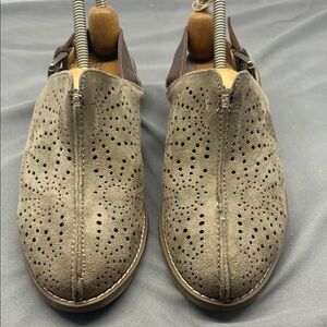 Soffit Euro Soft Women's‎ mules.  Size 9 to 9.5